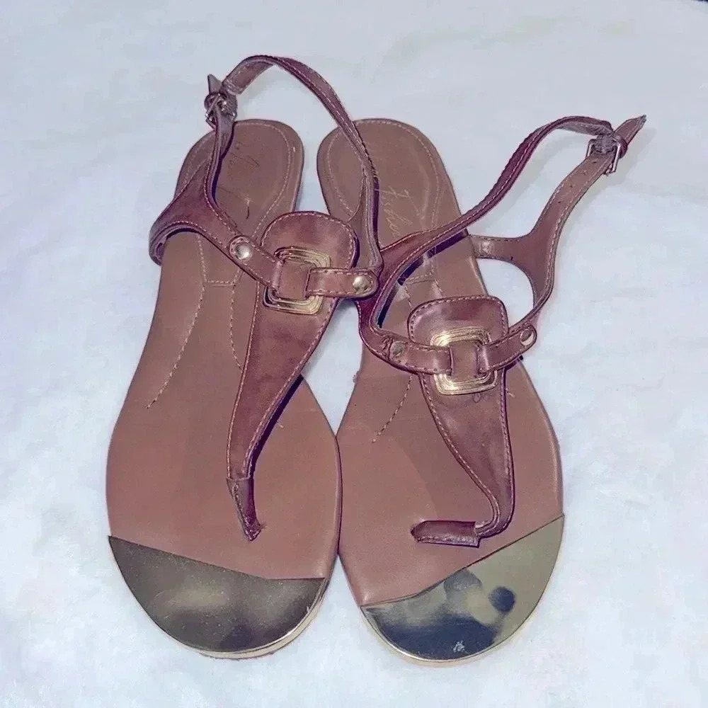 Marc Fisher Tan T-Strap Gold Toe Sandals Size 8 - Picture 2 of 12